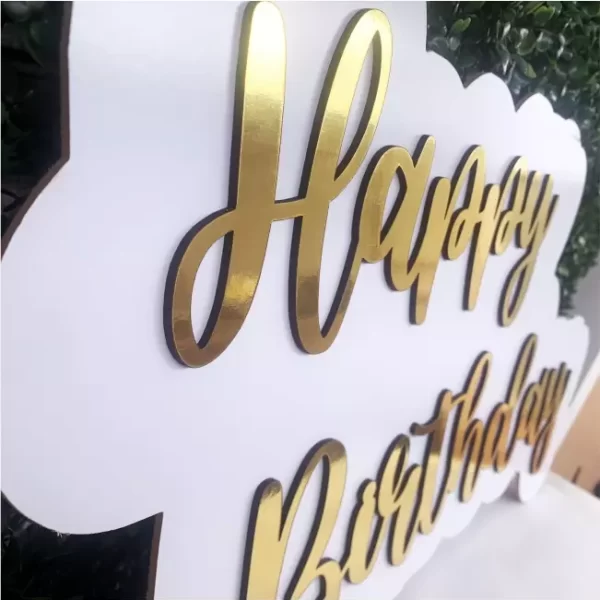 Placa "Happy Birthday" Aniversário em MDF Dourado